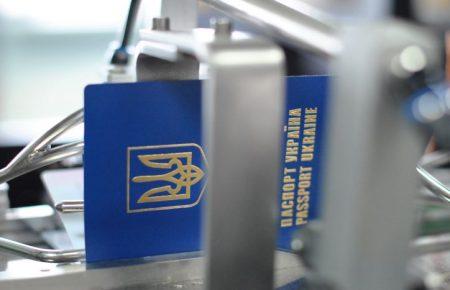 Держміграційна служба заявляє про відсутність черг на оформлення паспортів