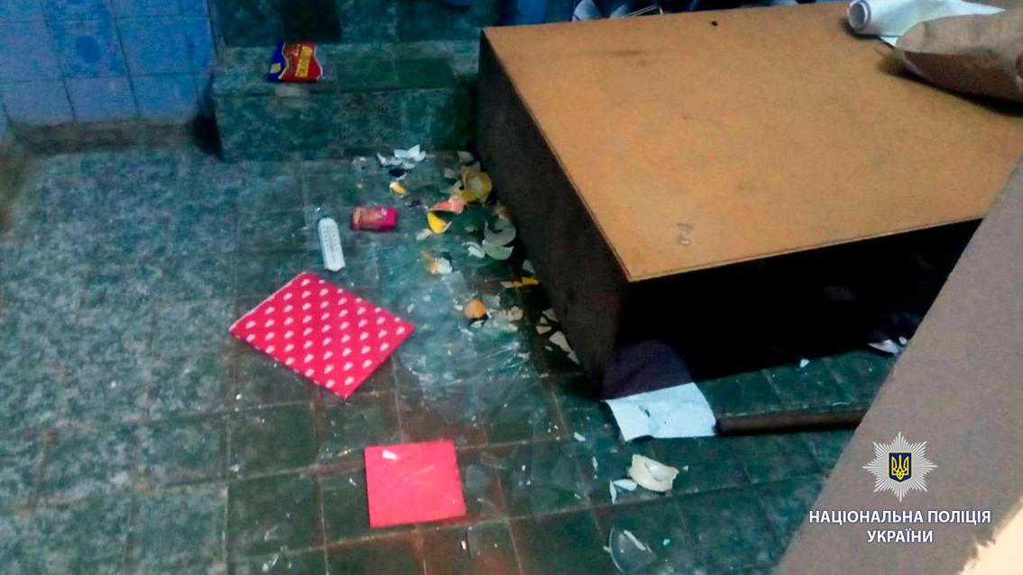 Напад на Прайд-Хаб: граната, газові балончики та протигази — поліція відкрила провадження (ФОТО)