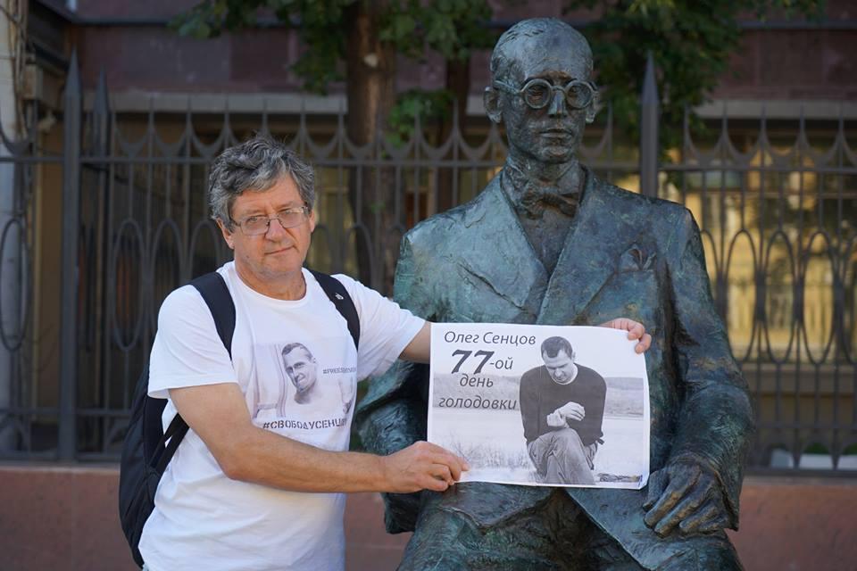 Я простоял в Москве 15 минут с акцией в поддержку Сенцова, это неплохой результат, - российский активист