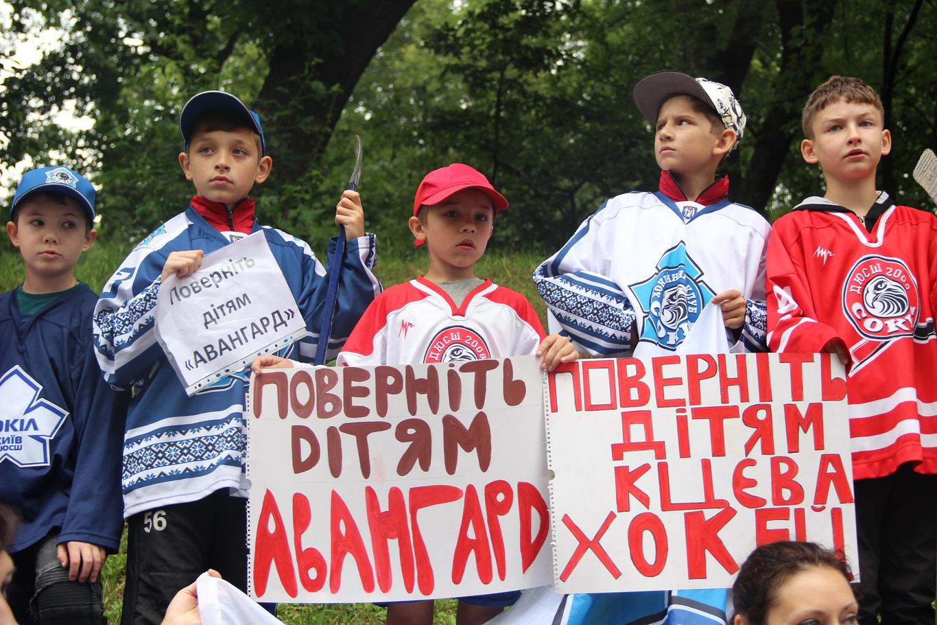 У Києві вимагають реконструювати спорткомплекс, щоб діти могли займатися хокеєм