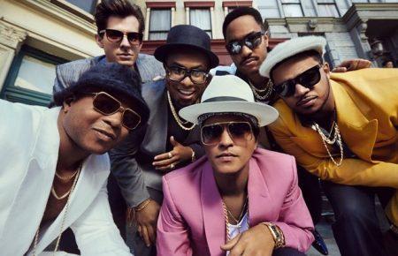 Оркестр французького іноземного легіону грає Uptown Funk у день взяття Бастилії (ВІДЕО)