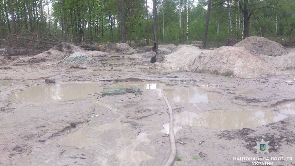 Під час рейду на Житомирщині затримали бурштиношукачів (ФОТО)