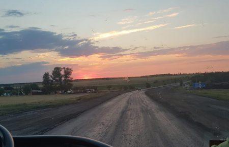 Як з Маріуполя дістатися на «велику землю» дорогою у ямах (ФОТО)