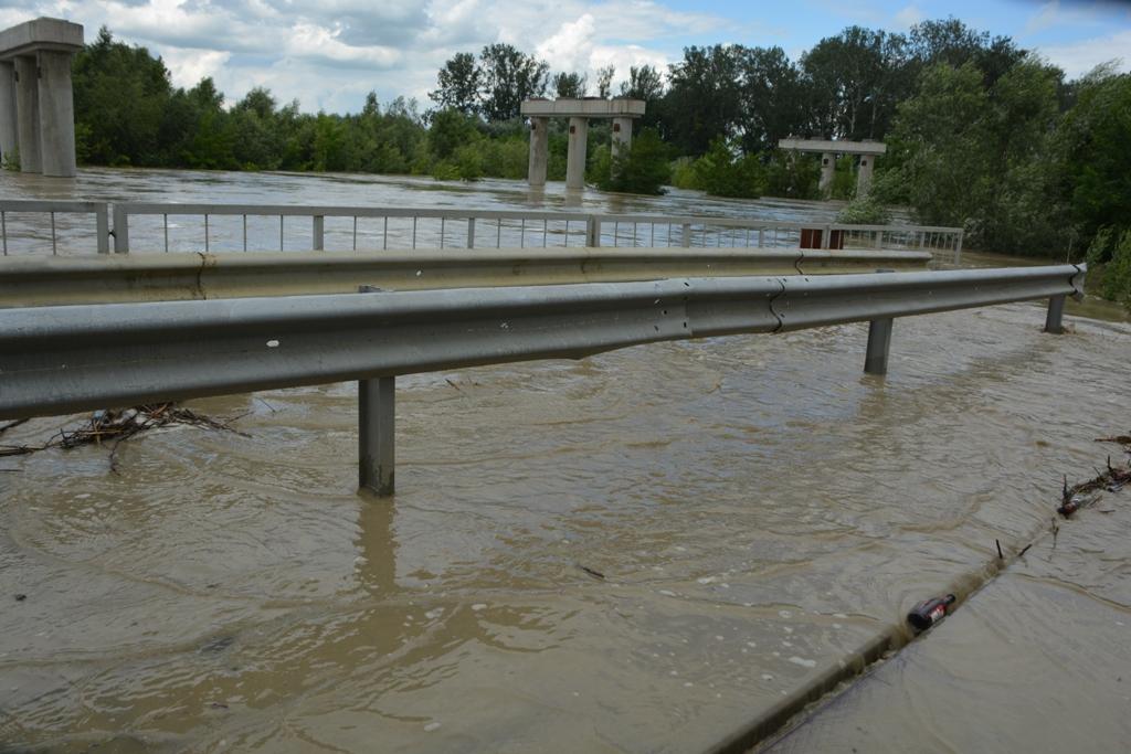 Чернівецька область проситиме уряд відшкодувати збитки, завдані негодою (ФОТО, ВІДЕО)
