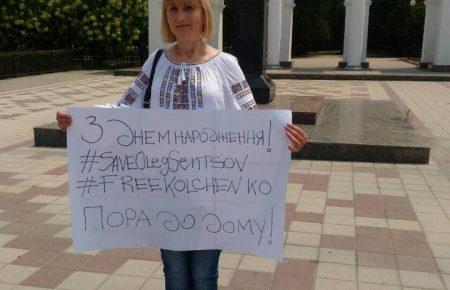 Мати Кольченка вийшла на пікет на підтримку Сенцова в окупованому Сімферополі