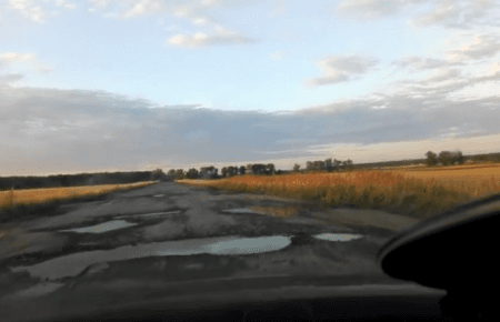 Міжміські дороги на Волині: після латання ям доводиться ремонтувати автівки