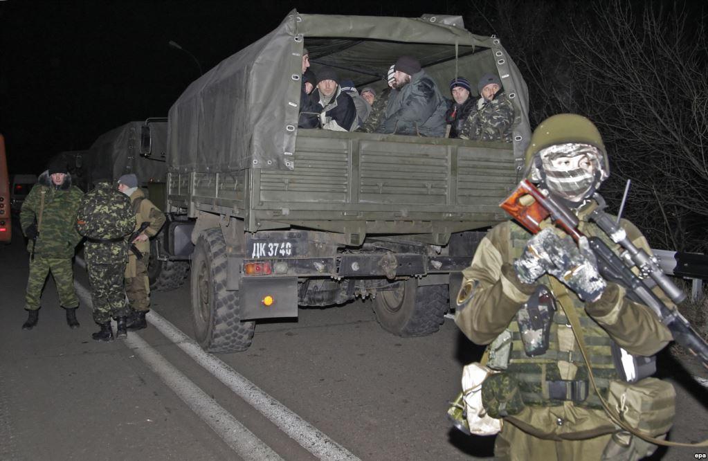 Підпалена борода замість стрижки та кросворди на туалетному папері, — колишній полонений розповів про ув'язнення у бойовиків