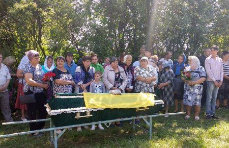 На Житомирщині через помилку під час експертизи останків вдруге перепоховали бійця