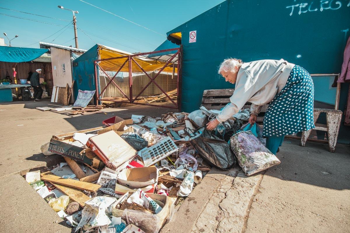 На «Троєщині» демонтують ринок (ФОТО)