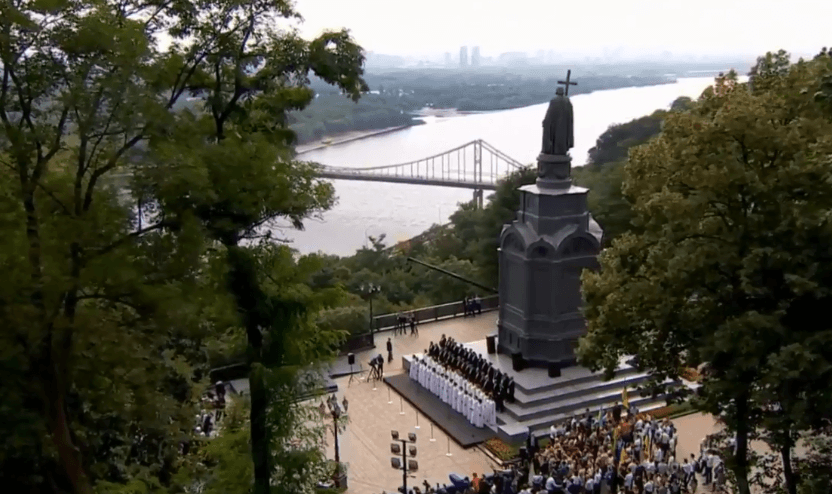 День Хрещення Русі: на Володимирській гірці розпочались урочистості