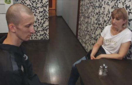 У ЗМІ опублікували відео з побачення політв’язня Олександра Кольченка з матір’ю