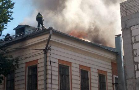 В Харкові через пожежу в будівлі УІПА перекрили три вулиці (ФОТО)