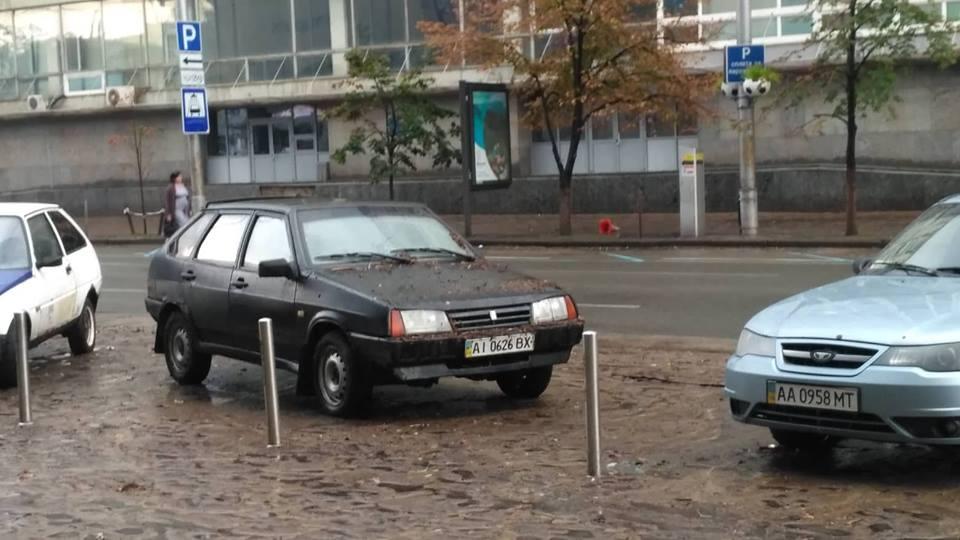 У ТРЦ Гулівер ліквідують наслідки затоплення (ФОТО)