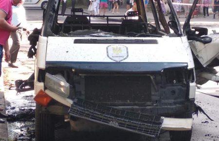 У Кам'янському вибухнув мікроавтобус з депутатом міськради. Він у лікарні у важкому стані