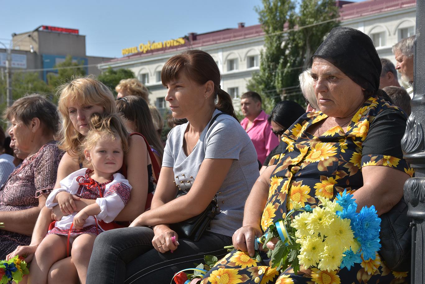 «Вони нас не зганьбили». Родичі загиблих військових вийшли на мітинг-реквієм у Херсоні (ФОТО)