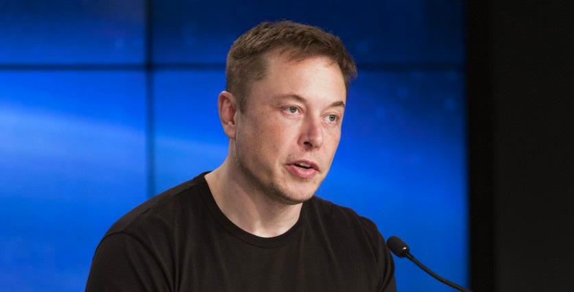 Маск не скуповуватиме акції Tesla, компанія залишиться публічною