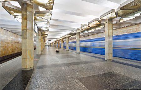 Поліцейському, який побив чоловіка на станції метро, оголосили про підозру