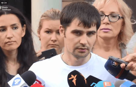 Політв’язень Костенко приїхав до Києва: його зустріла мати