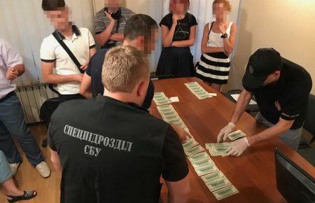 В Одесі за підозрою у хабарництві СБУ затримала реєстраторку нерухомості (ФОТО)