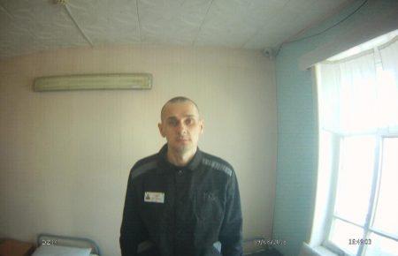 Денісовій передали фото Олега Сенцова з колонії