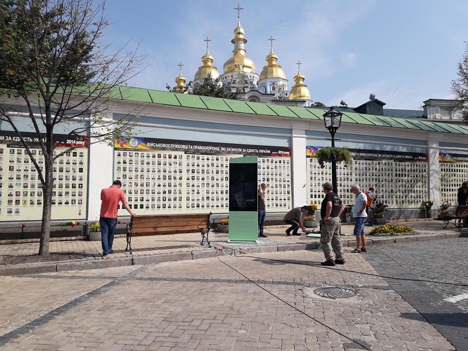 29 серпня біля Стіни пам'яті згадуватимуть полеглих під час війни. Чи чекати Порошенка?