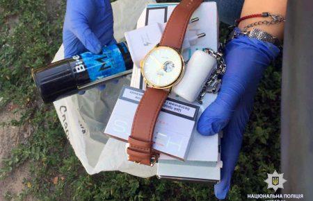 На Харківщині троє людей у масках напали на ювелірний магазин