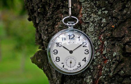 ЄС планує скасувати переведення годинників на літній і зимовий час