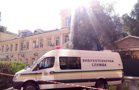 У Києві через «замінування» евакуювали працівників офісів поряд з метро Арсенальна (ФОТО)