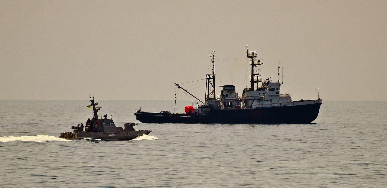 Два українські судна мають зайти в Азовське море о 15 годині – ЗМІ