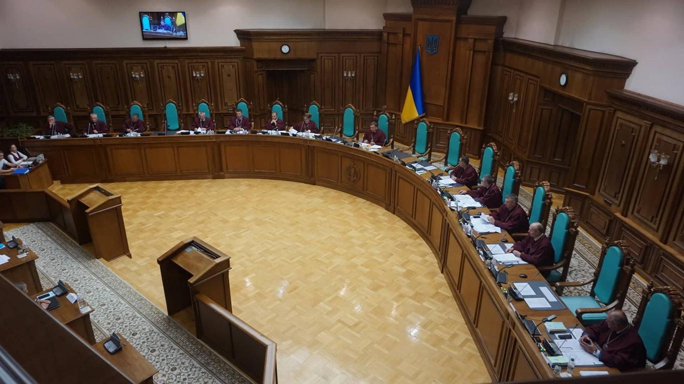 До Конституційного суду надійшло звернення Ради про зміни до Конституції щодо курсу в ЄС і НАТО