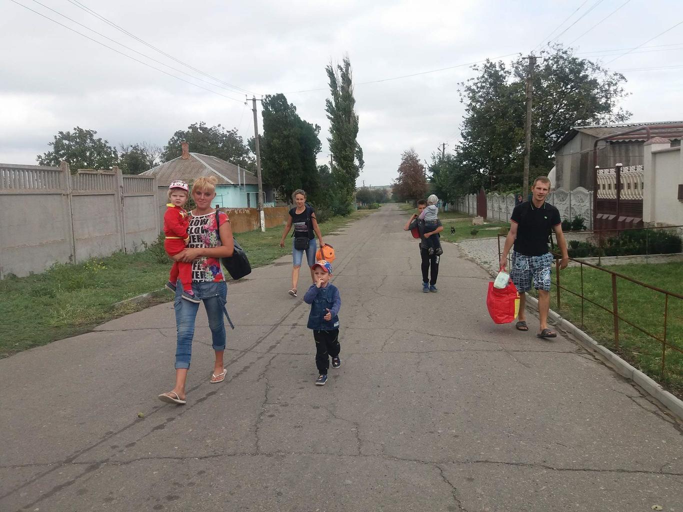 На Херсонщині почали вивозити дітей до санаторіїв (ФОТО)