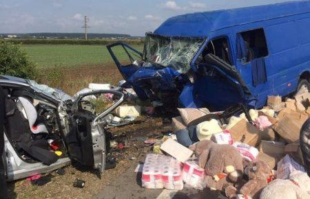 В Івано-Франківській області зіштовхнулися легковик та вантажівка: двоє дітей загинули (ФОТО)