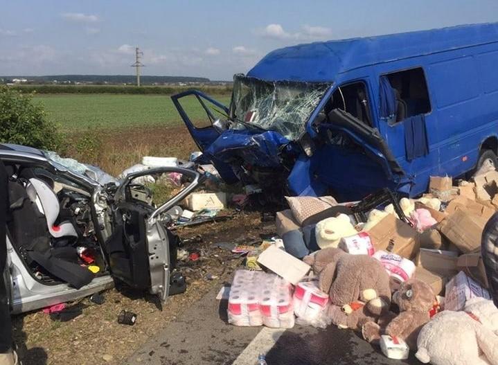 В  Івано-Франківській  області  зіштовхнулися легковик та вантажівка: двоє дітей загинули (ФОТО)