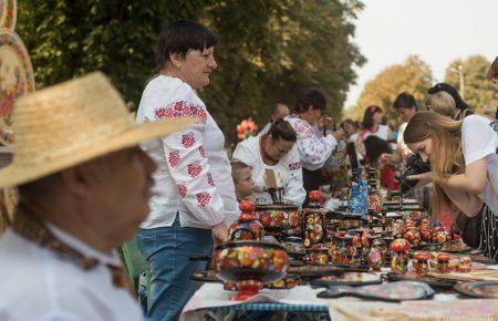 Козацькі забави і фольклор: у селі Петриківка на Дніпропетровщині розпочався етнофестиваль