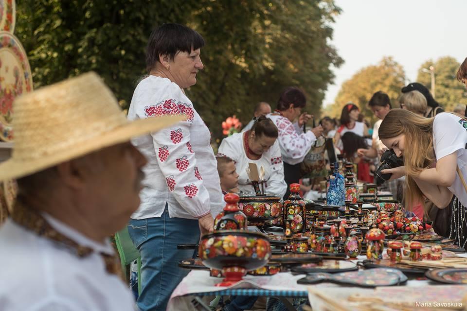 Козацькі забави і фольклор: у селі Петриківка на Дніпропетровщині розпочався етнофестиваль