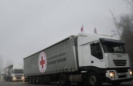 Червоний Хрест направив 15 вантажівок гуманітрної допомоги на Донбас