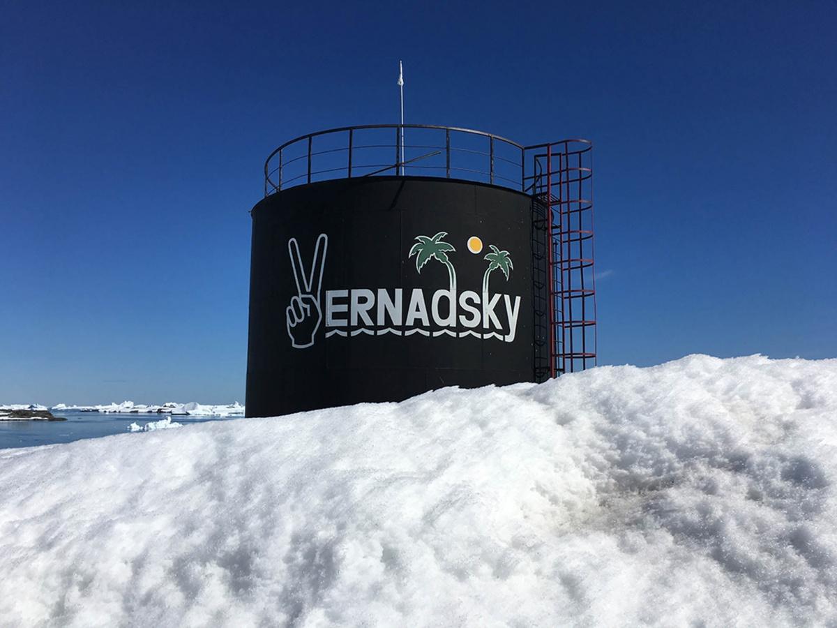 Конкурс на «Академік Вернадський»: вперше за 20 років в експедицію в Антарктиду набирають і жінок