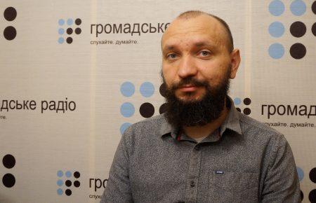 «Я просто беру фотокамеру, гуляю містом і клацаю»: Марко Галаневич про свою виставку