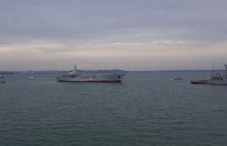 Два українські військові кораблі пройшли Кримський міст — ЗМІ