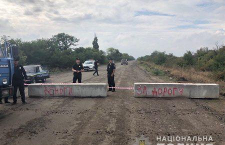 Бетонні плити на дорогах: на Миколаївщині вимагають поновити ремонтні роботи