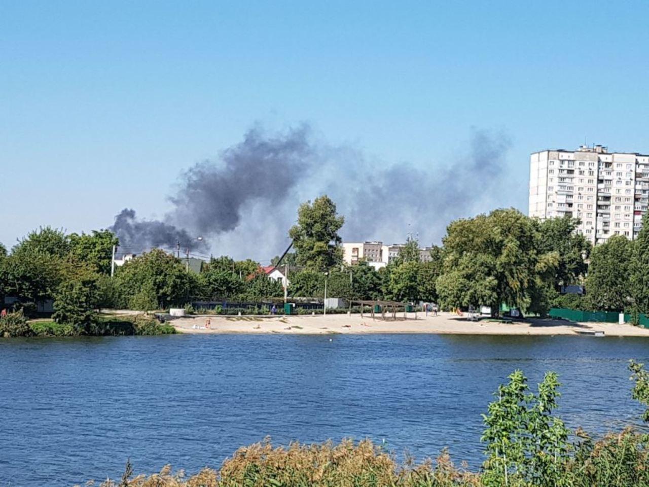Пожежу на сміттєзвалищі на території Русанівських садів у Києві ліквідували