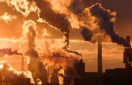 «Палили дрова» — гендиректор меткомбінату про рудий дим над Маріуполем