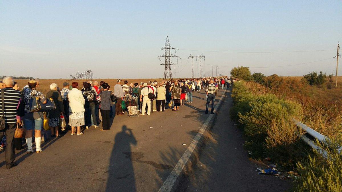 На КПВВ з боку окупованого Донбасу пропускають усіх, до чоловіків - «особлива увага» - представник омбудсмена