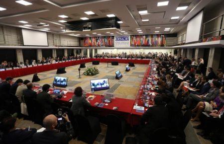 За якими документами кримчани, які підтримують окупацію півострова, потрапляють на міжнародні заходи?