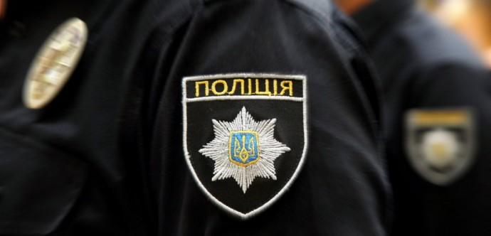 В Чернігові покарали копів, які не одразу звільнили чоловіка, прив'язаного до стовпа