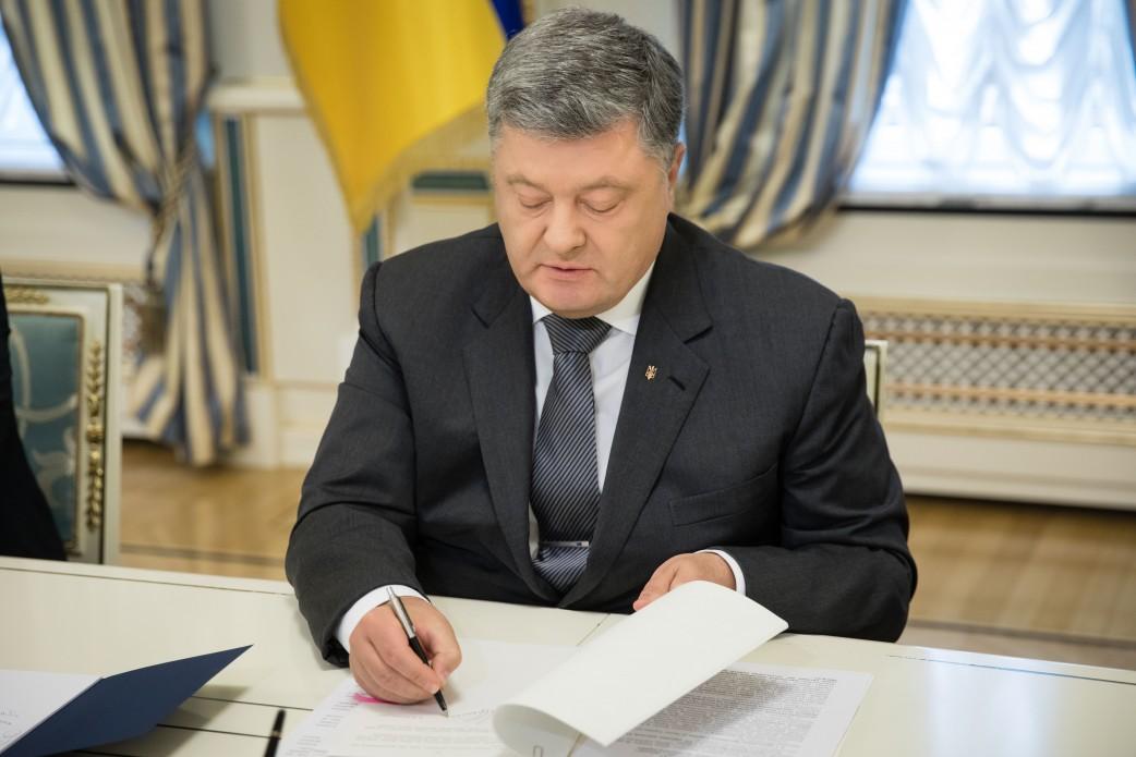 Порошенко підписав зміни до закону, що дозволять виплатити родинам ув’язнених у Росії українців компенсації