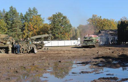 На арсеналі поблизу Ічні спостерігаються поодинокі вибухи — Міноборони