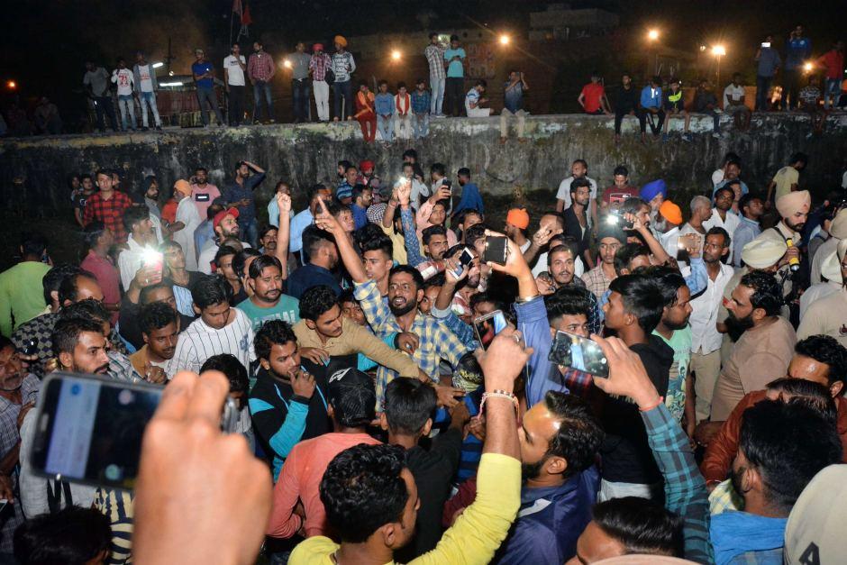 В Індії потяг в’їхав у натовп під час святкувань — понад 60 загиблих