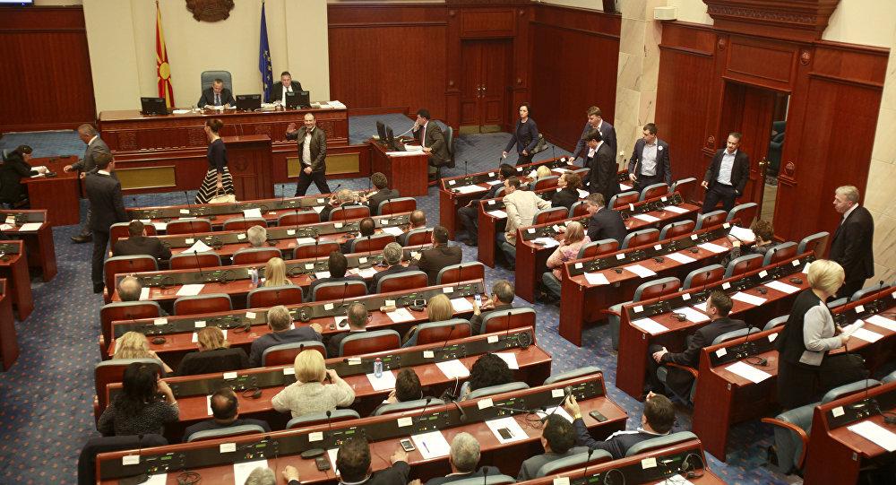 Парламент Македонії проголосував за нову назву країни