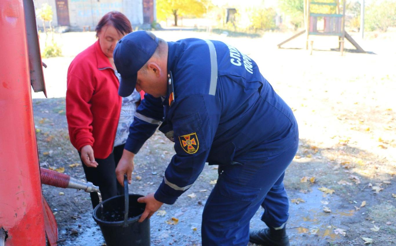 Рятувальники почали підготовку до ремонту водогону в Торецьку, жителі якого понад тиждень не мають води